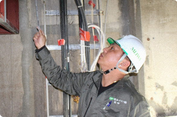 電気工事スタッフの写真