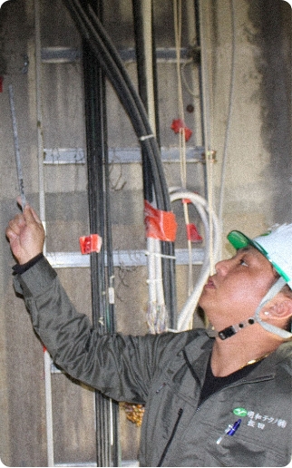 電気工事スタッフの写真